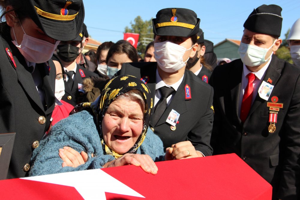 Şehit Jandarma Astsubay Kıdemli Başçavuş Demirel, memleketi Dazkırı'da toprağa verildi