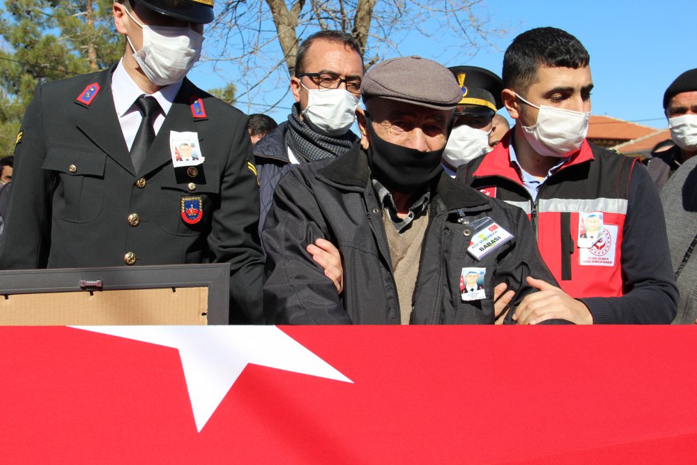 Şehit Jandarma Astsubay Kıdemli Başçavuş Demirel, memleketi Dazkırı'da toprağa verildi
