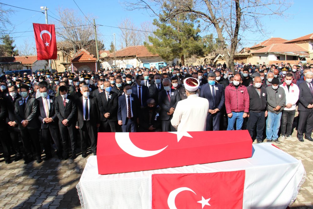 Şehit Jandarma Astsubay Kıdemli Başçavuş Demirel, memleketi Dazkırı'da toprağa verildi