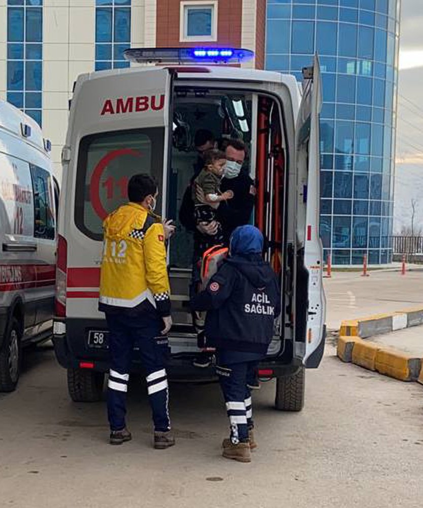 Sivas'ta doğal gaz zehirlenmesi şüphesi; 2 kardeş hastanelik oldu