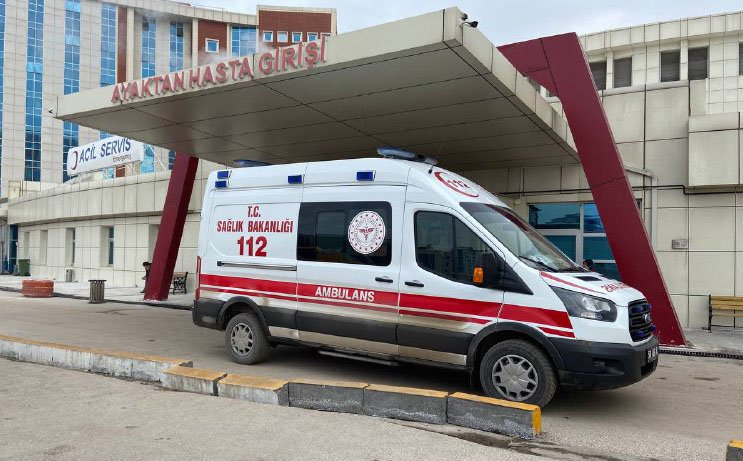 Sivas'ta doğal gaz zehirlenmesi şüphesi; 2 kardeş hastanelik oldu