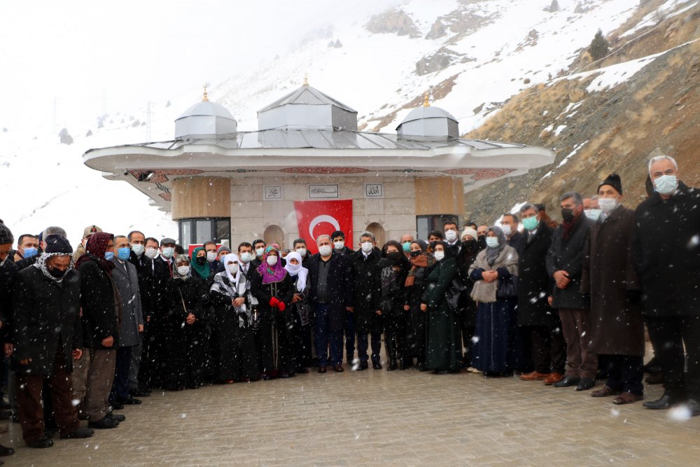 Van'daki çığda şehit olan 42 kişi törenle anıldı