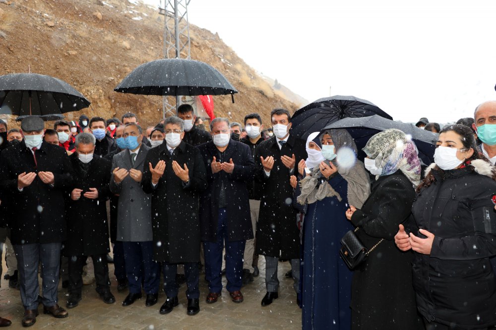 Van'daki çığda şehit olan 42 kişi törenle anıldı