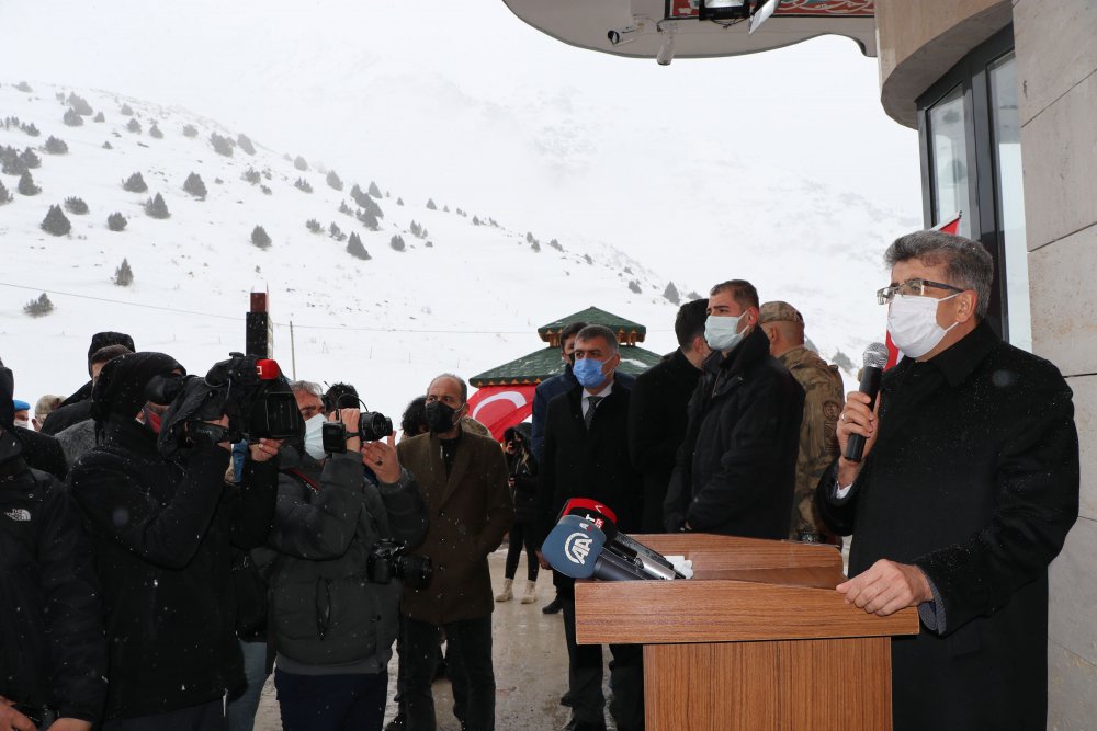 Van'daki çığda şehit olan 42 kişi törenle anıldı