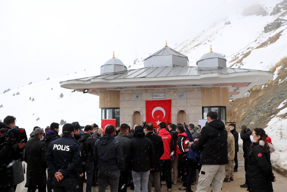Van'daki çığda şehit olan 42 kişi törenle anıldı