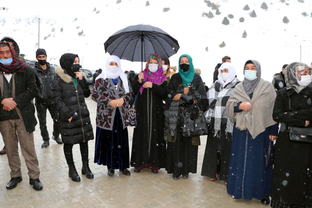Van'daki çığda şehit olan 42 kişi törenle anıldı