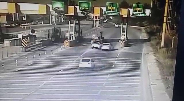 2 can kaybı; otoyol gişesindeki kaza, güvenlik kamerasında