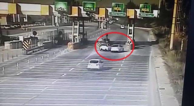 2 can kaybı; otoyol gişesindeki kaza, güvenlik kamerasında