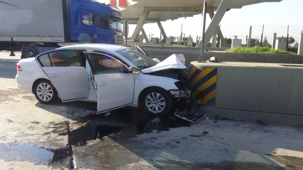 2 can kaybı; otoyol gişesindeki kaza, güvenlik kamerasında