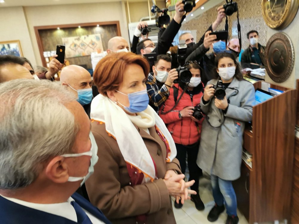 Akşener, Gölbaşı'nda esnafı ziyaret etti