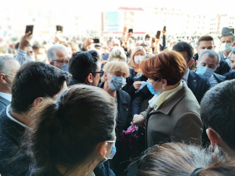 Akşener, Gölbaşı'nda esnafı ziyaret etti