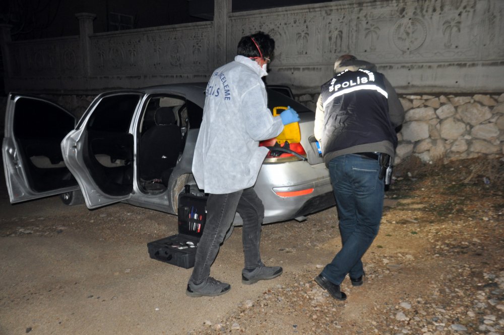 Boşanma aşamasındaki eşi ve iş arkadaşını bıçaklayan koca, yakalandı