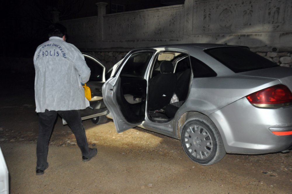 Boşanma aşamasındaki eşi ve iş arkadaşını bıçaklayan koca, yakalandı
