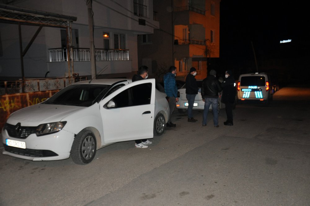 Boşanma aşamasındaki eşi ve iş arkadaşını bıçaklayan koca, yakalandı