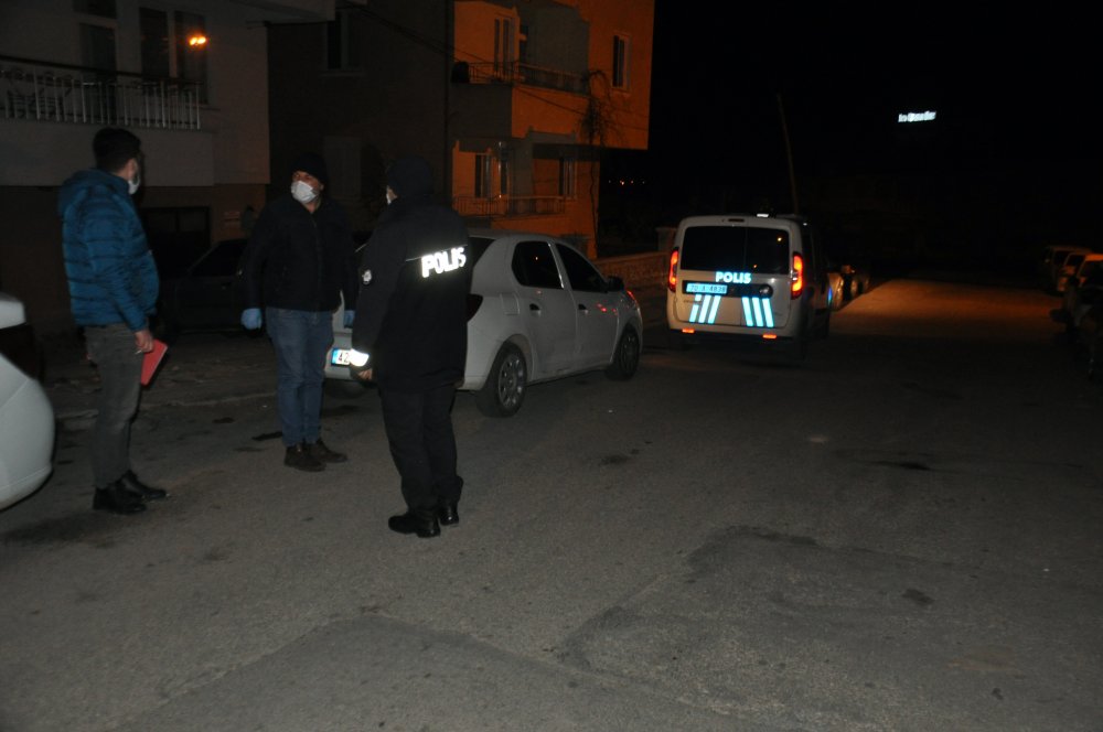 Boşanma aşamasındaki eşi ve iş arkadaşını bıçaklayan koca, yakalandı