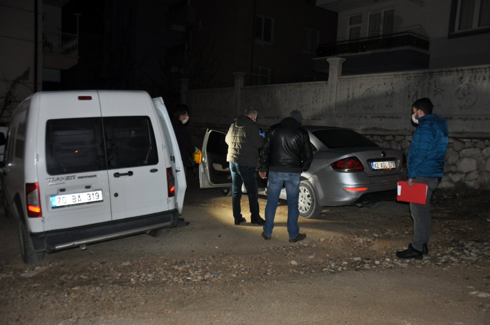 Boşanma aşamasındaki eşi ve iş arkadaşını bıçaklayan koca, yakalandı