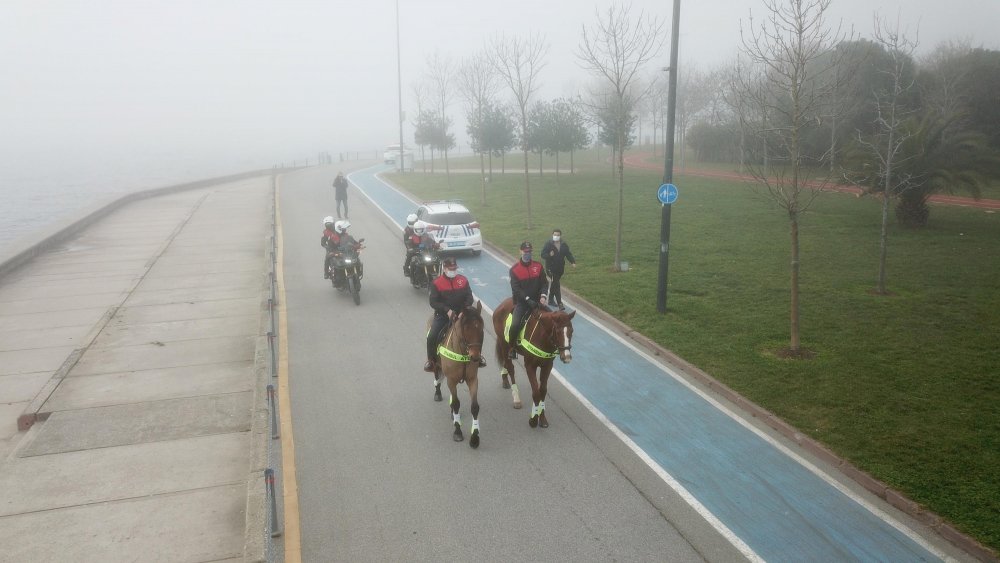 Caddebostan Sahili'nde atlı birliklerden denetim