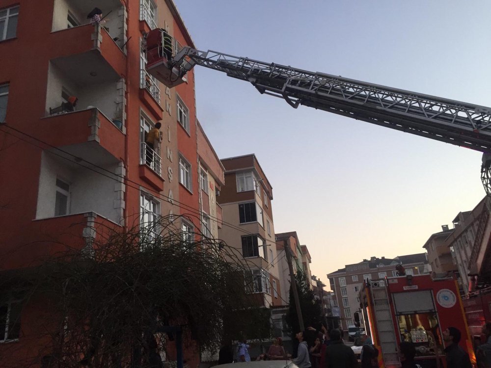 Çerkezköy’de apartmandaki yangında  panik