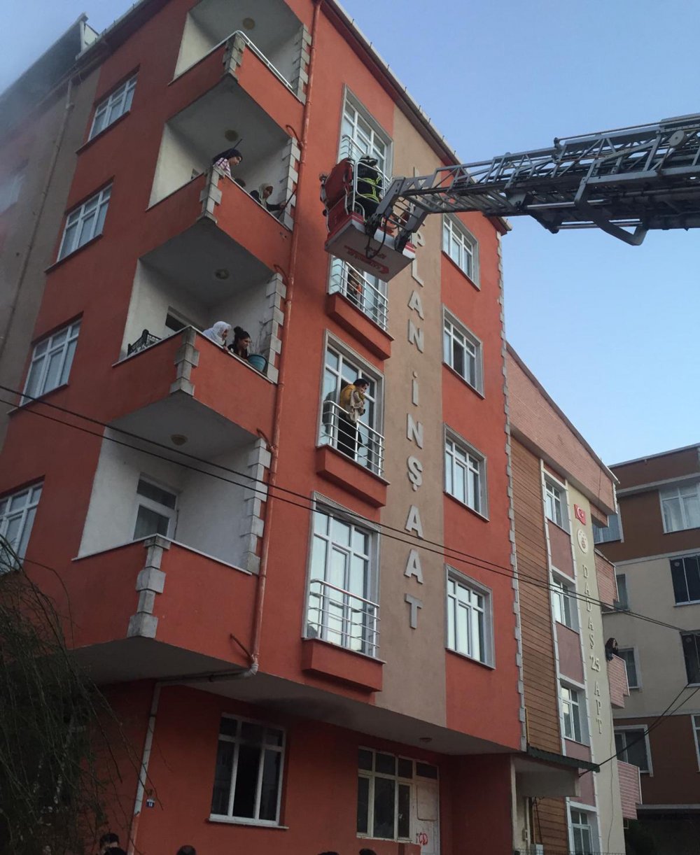 Çerkezköy’de apartmandaki yangında  panik