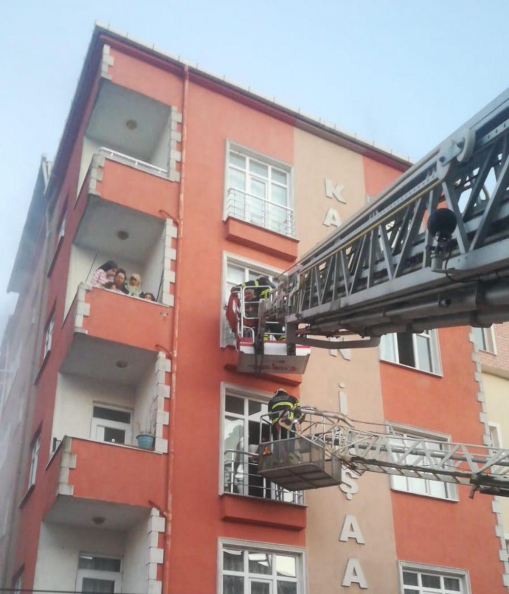 Çerkezköy’de apartmandaki yangında  panik