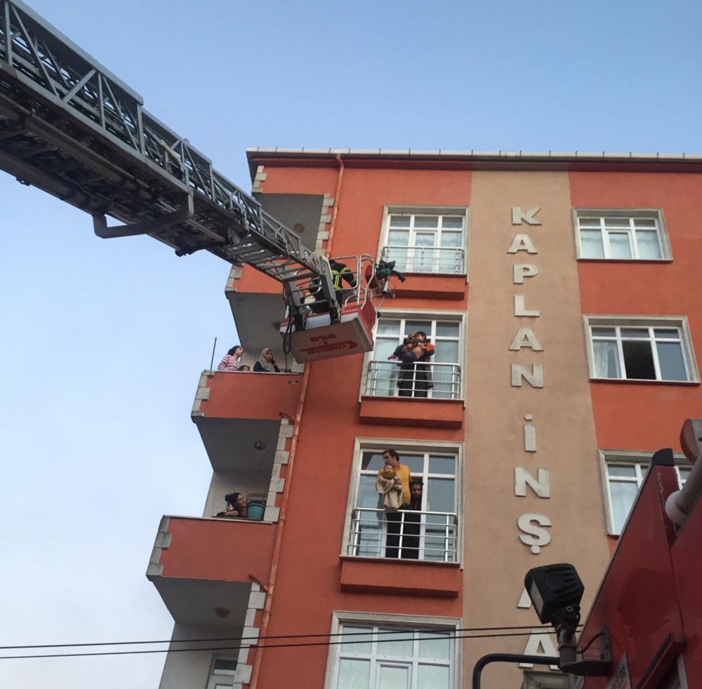 Çerkezköy’de apartmandaki yangında  panik