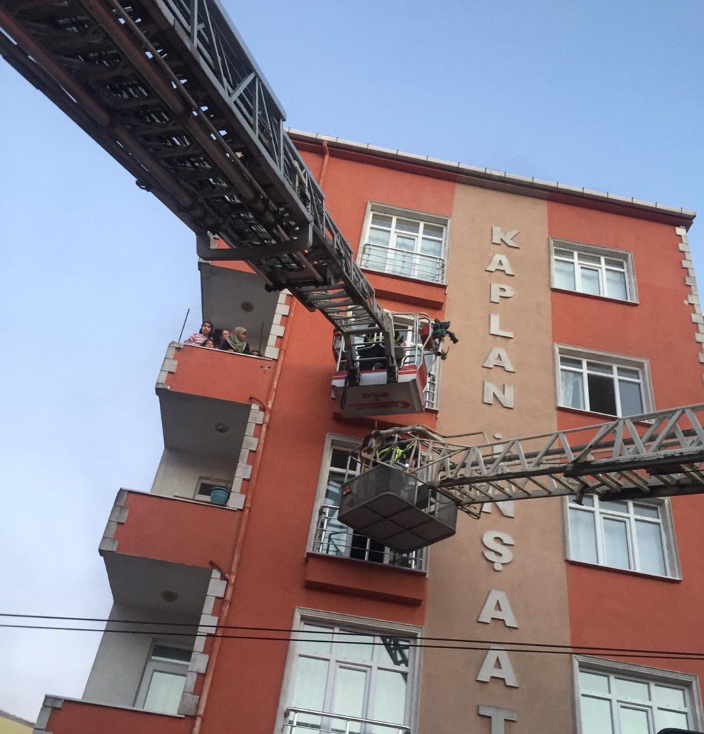 Çerkezköy’de apartmandaki yangında  panik