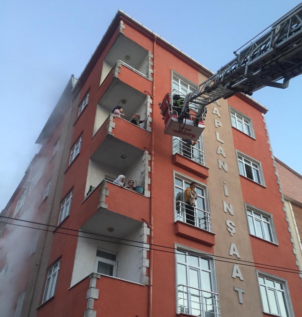 Çerkezköy’de apartmandaki yangında  panik