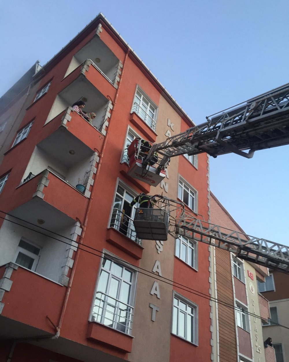 Çerkezköy’de apartmandaki yangında  panik