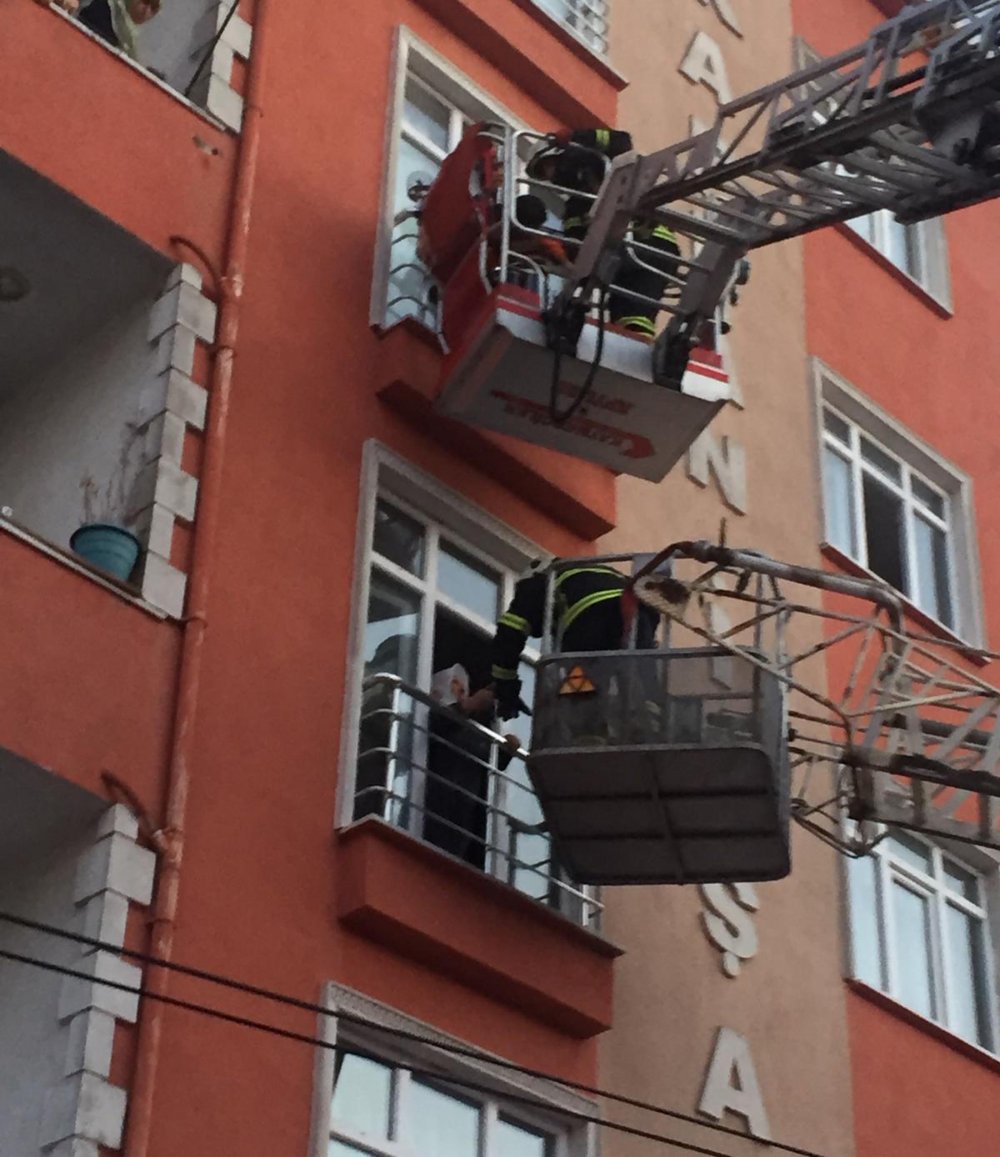 Çerkezköy’de apartmandaki yangında  panik