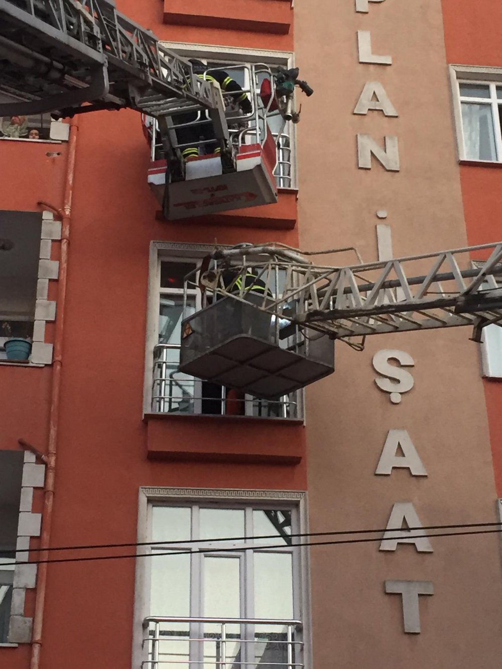 Çerkezköy’de apartmandaki yangında  panik