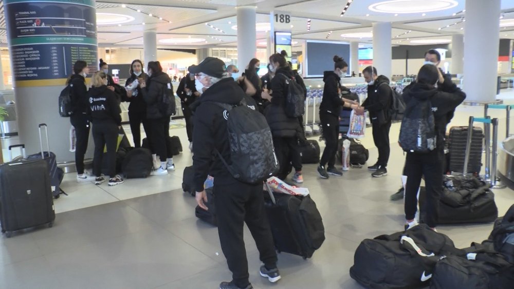 CEV Şampiyonlar Ligi'nde çeyrek finale kalan Eczacıbaşı VitrA yurda döndü