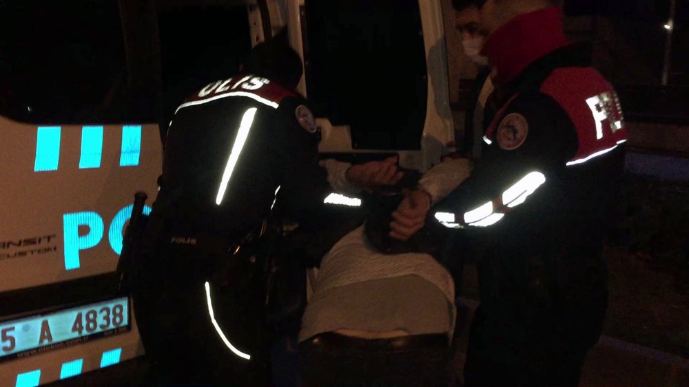 'Dur' ihtarından kaçan 2 şüpheli, kovalamaca ile yakalandı