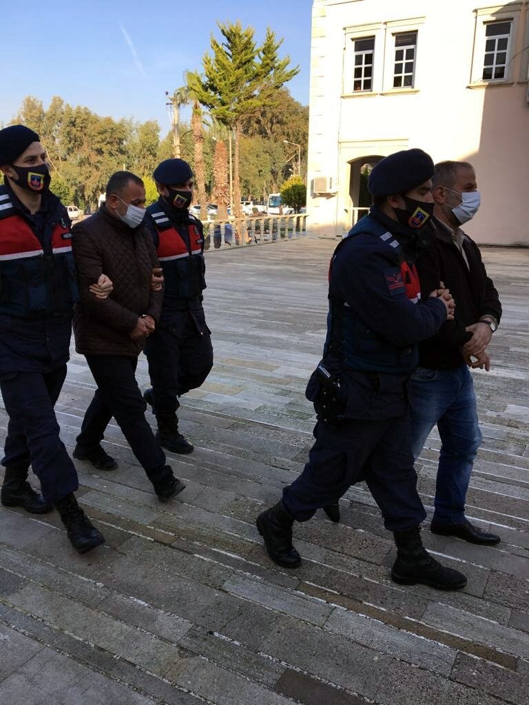 Foça'da 3 saatte 3 hırsızlık olayına karışan 2 şüpheliye güvenlik kamerası yakalattı