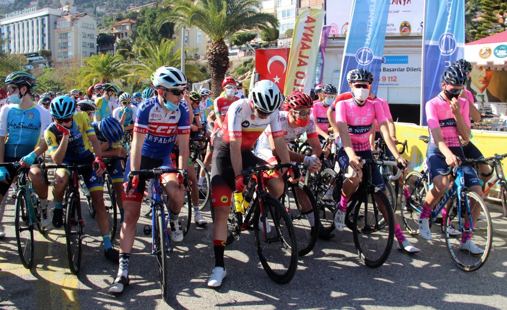 Grand Prix Yol Bisiklet Yarışları'nın Alanya etabı başladı
