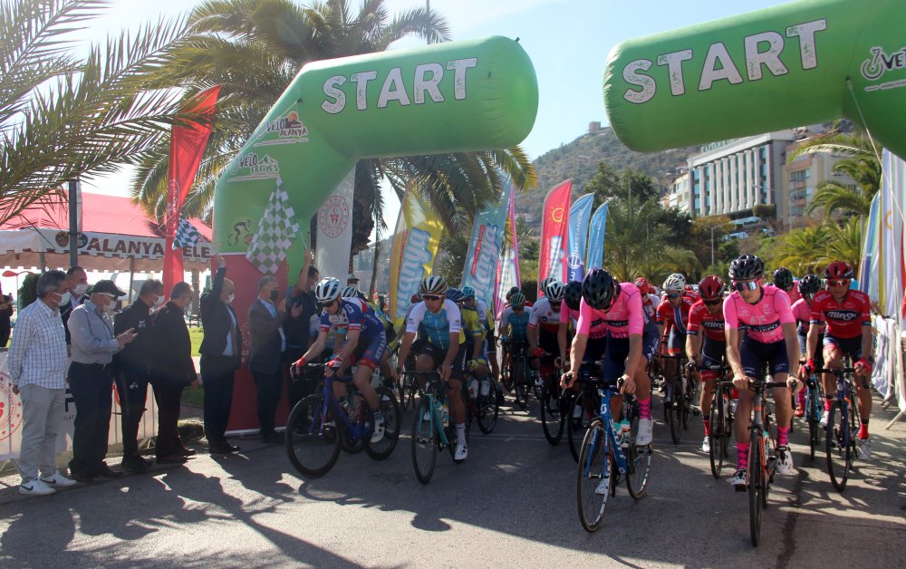 Grand Prix Yol Bisiklet Yarışları'nın Alanya etabı başladı