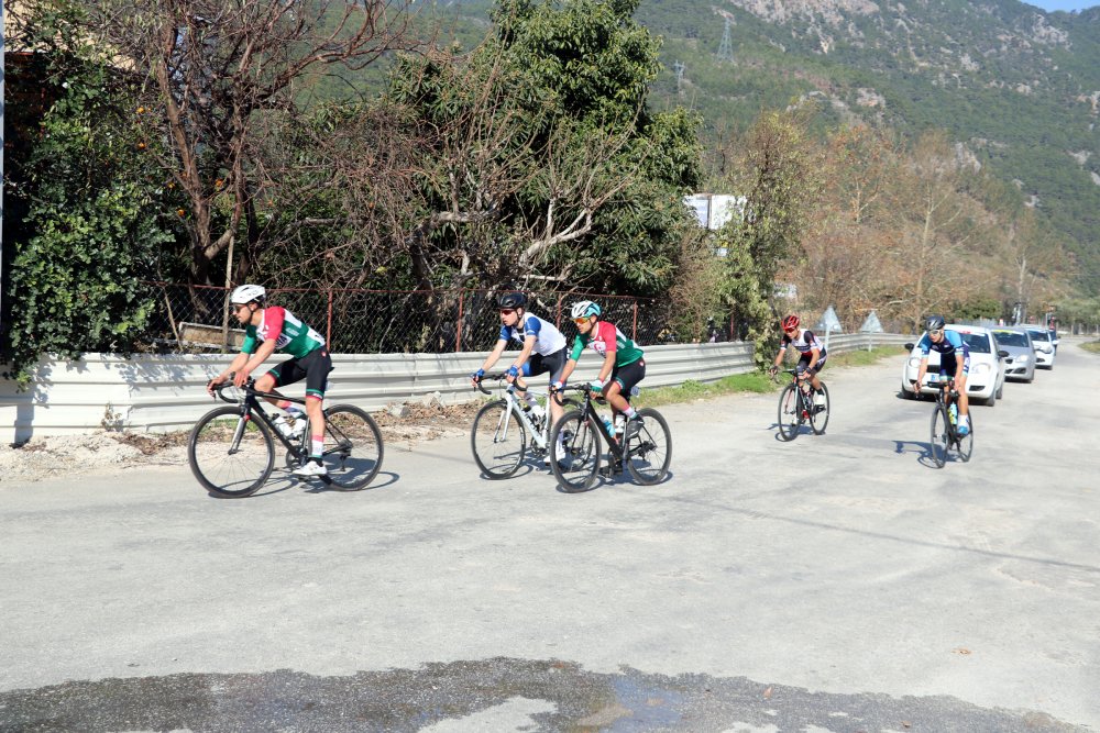 Grand Prix Yol Bisiklet Yarışları'nın Alanya etabı tamamlandı
