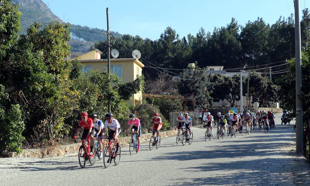 Grand Prix Yol Bisiklet Yarışları'nın Alanya etabı tamamlandı