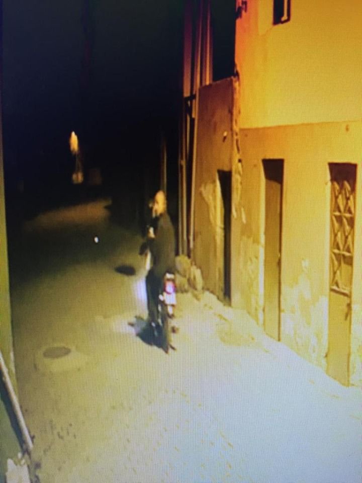 Muhtarlık binası kundaklayamayınca, muhtarın kahvehanesini ateşe verdiler