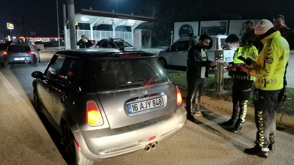 Polisten kaçan otomobede uyuşturu bulundu: 3 gözaltı