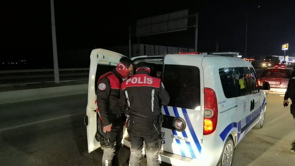 Polisten kaçan otomobede uyuşturu bulundu: 3 gözaltı