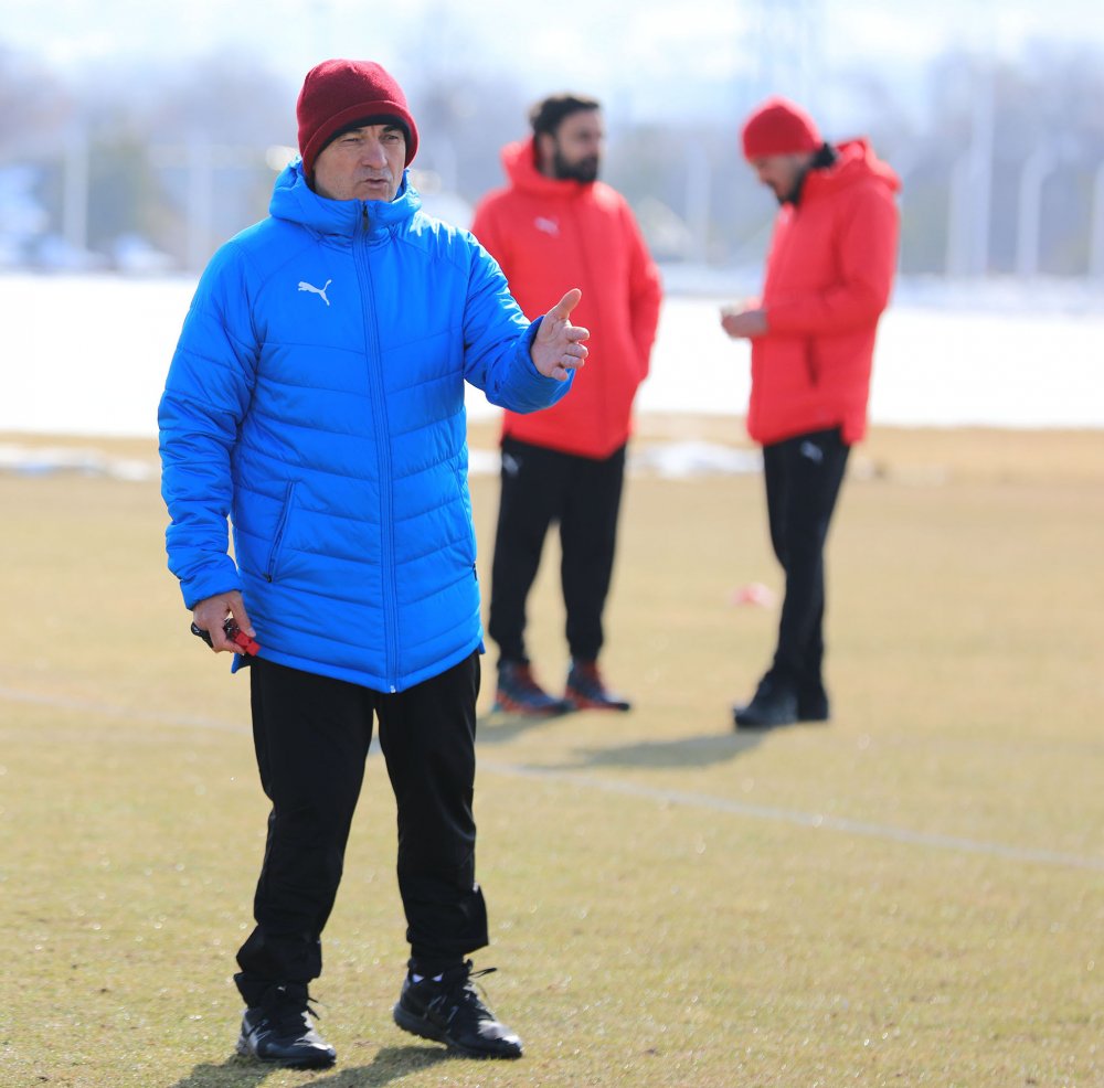 Rıza Çalımbay: Ligde iyi bir yere geleceğiz