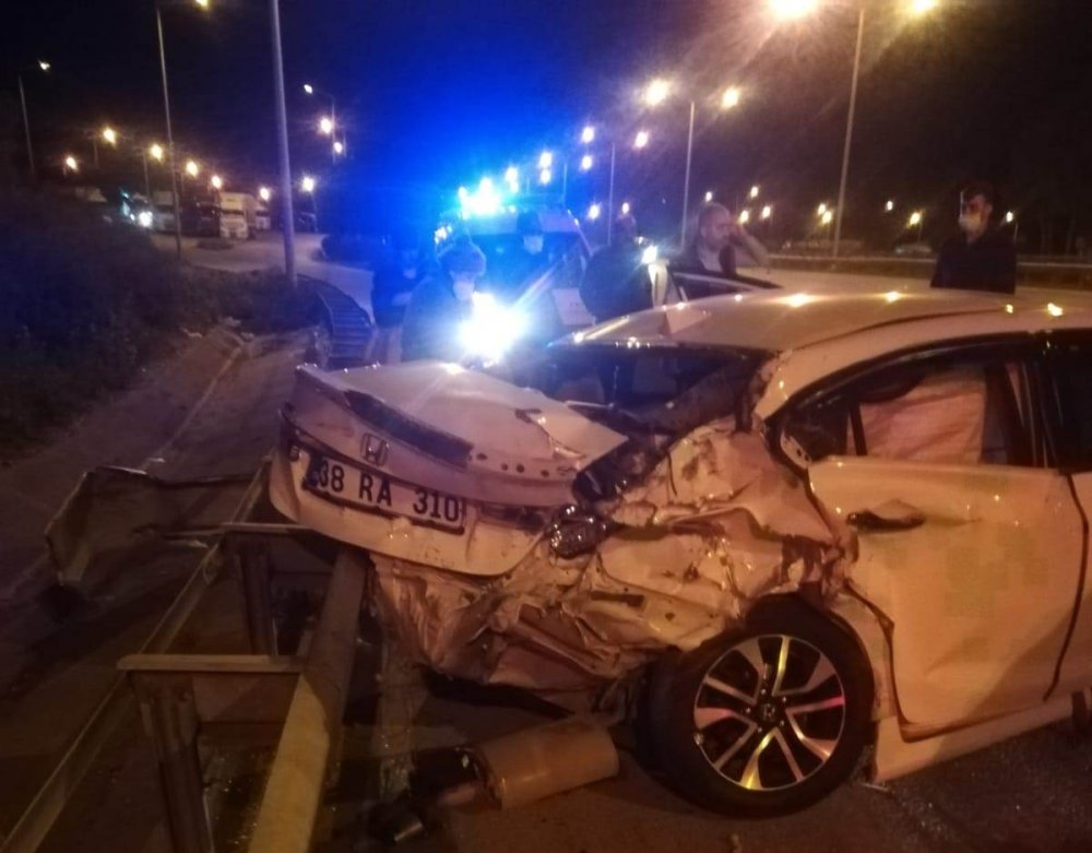TIR'ın çarptığı otomobildeki hemşireyi kaybettik yaralılar var