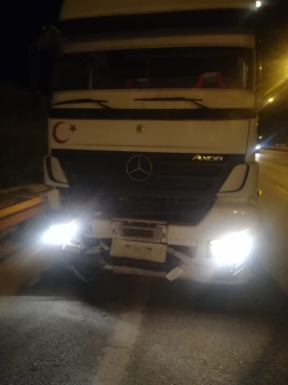 TIR'ın çarptığı otomobildeki hemşireyi kaybettik yaralılar var