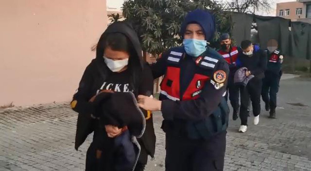 Uyuşturucu maddeyi sobaya saklayan 3 şüpheli yakalandı