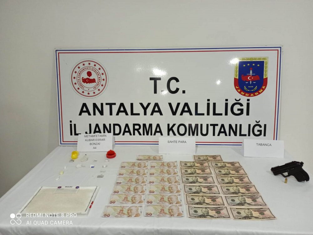 Uyuşturucu maddeyi sobaya saklayan 3 şüpheli yakalandı