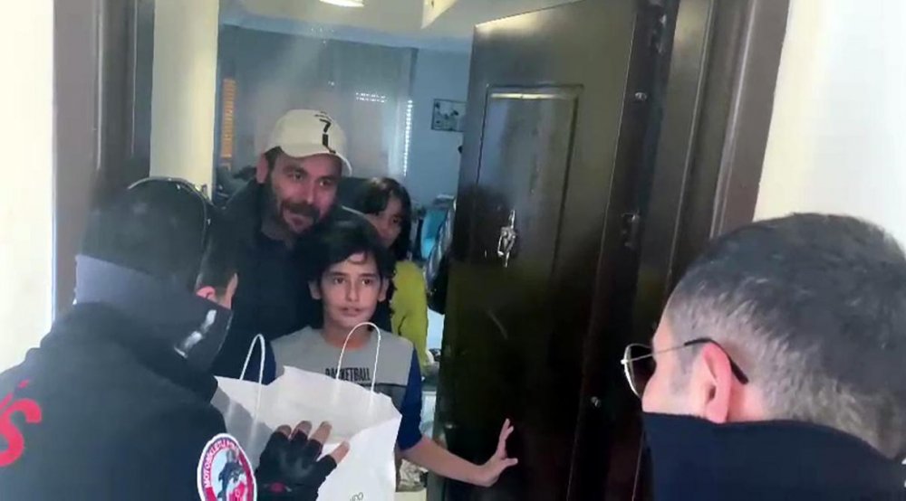Yunus Timleri'nden motorize polis olmak isteyen çocuğa doğum günü sürprizi