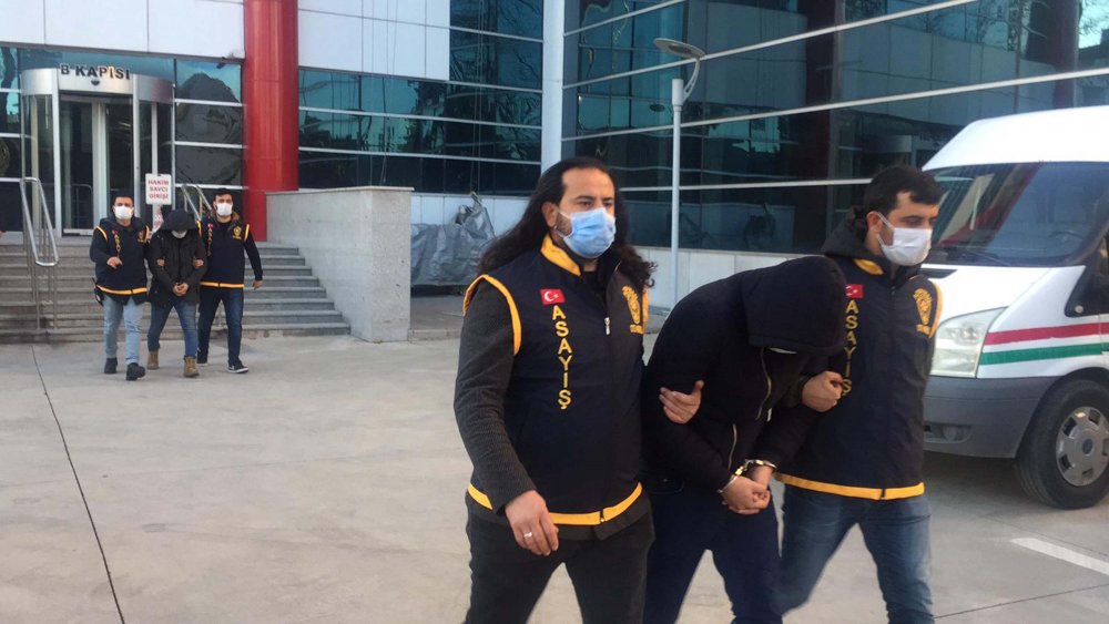 Adıyaman’da oto hırsızları adliye sevk edildi