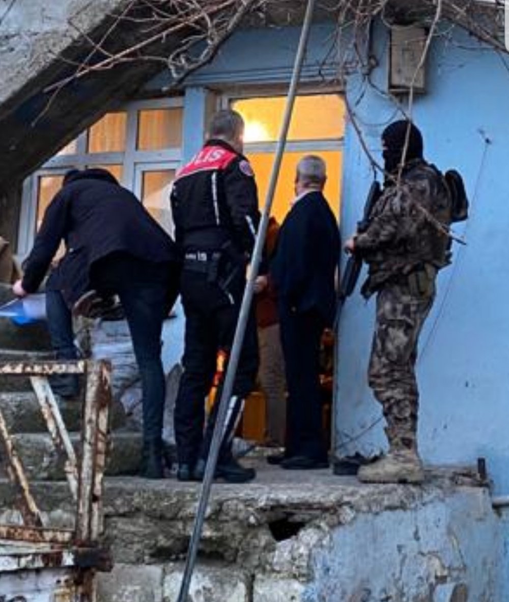 Çanakkale'de uyuşturucu tacirlerine şafak operasyonu: 15 gözaltı