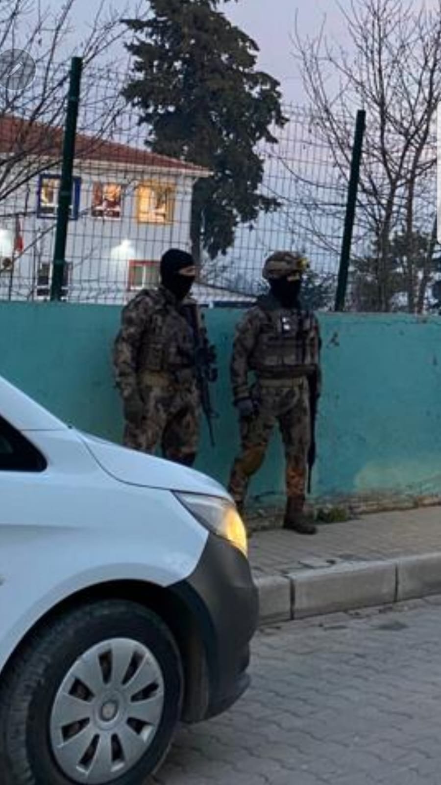 Çanakkale'de uyuşturucu tacirlerine şafak operasyonu: 15 gözaltı