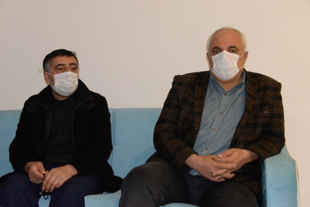 Evlat nöbetindeki baba: Ailelerin emeği boşa gitmedi, zafer kazandılar